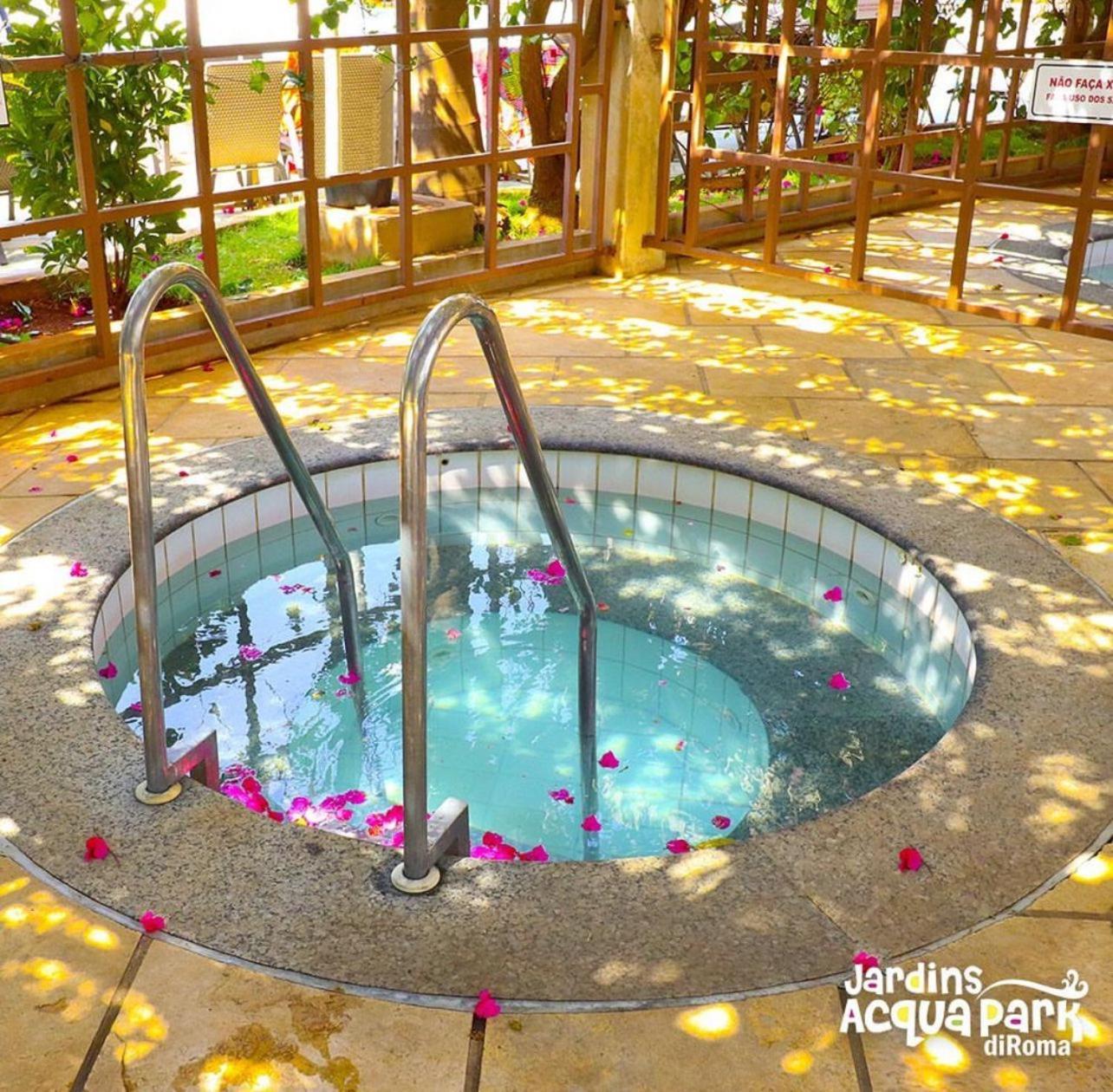 Apto Completo Com Parque Aquatico 24 Horas Lacqua Diroma Caldas Novas Esterno foto